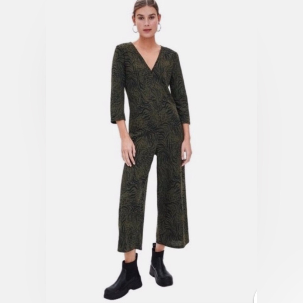Zara Trafaluc Animal Print Dark
Green & Black Women's Jumpsuit 
Size Medium NWT